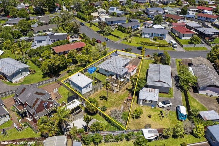 Photo of property in 13 Pipitea Place, Massey, Auckland, 0614