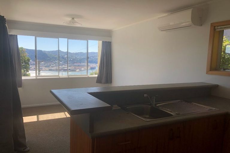 Photo of property in 43 Palliser Road, Roseneath, Wellington, 6011