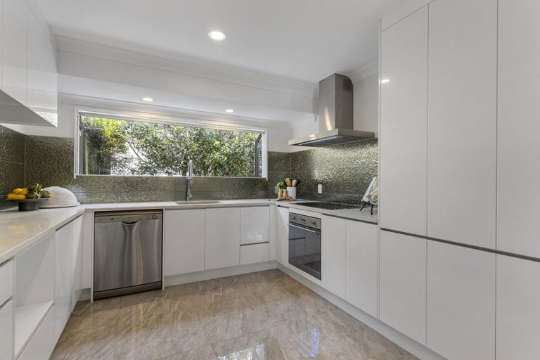 Photo of property in 24 Kenmure Avenue, Forrest Hill, Auckland, 0620