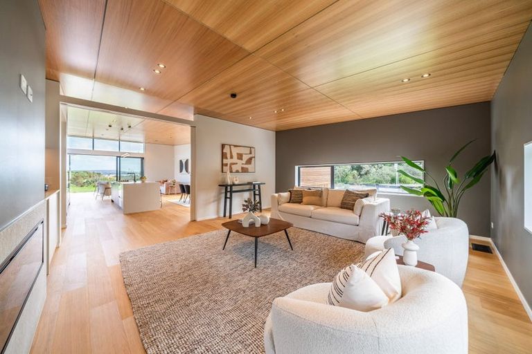 Photo of property in 43 Paekakariki Hill Road, Pauatahanui, Porirua, 5381