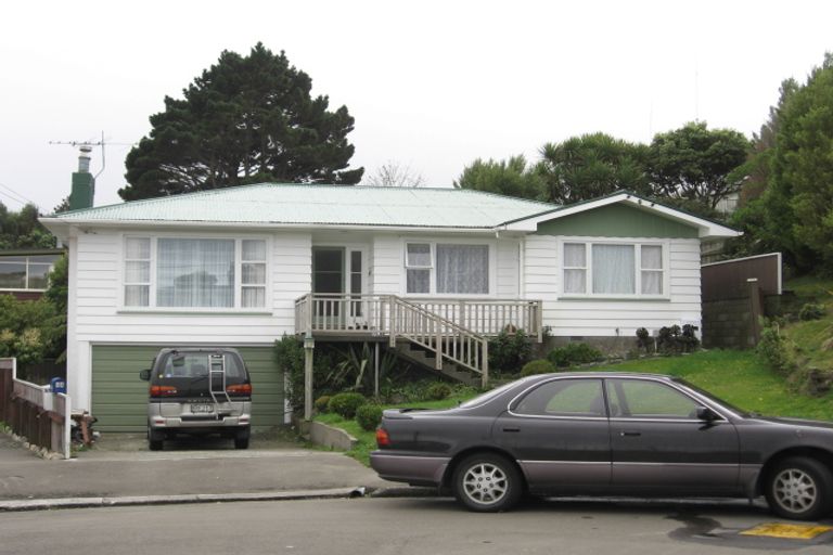 Photo of property in 44 Turville Crescent, Newlands, Wellington, 6037