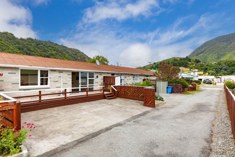 Photo of property in 46 York Street, Picton, 7220