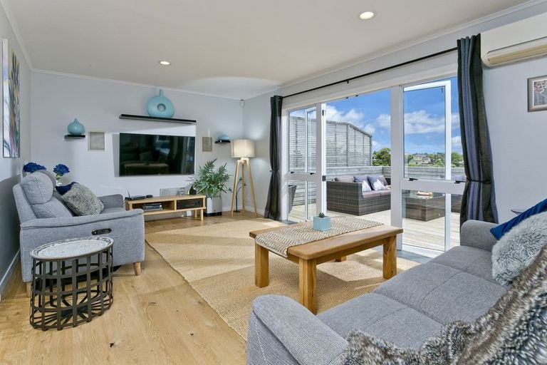 Photo of property in 154 Oaktree Avenue, Browns Bay, Auckland, 0630