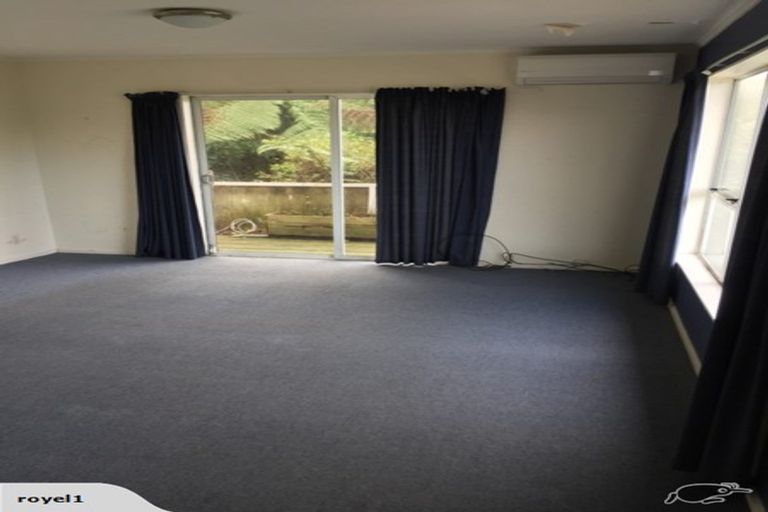 Photo of property in 26 Batchelor Street, Newlands, Wellington, 6037
