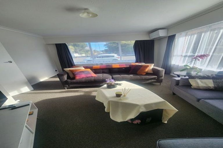 Photo of property in 13-13a Benzie Avenue, Wallaceville, Upper Hutt, 5018