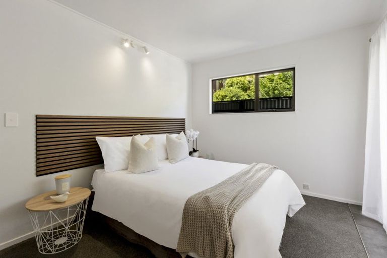 Photo of property in 6 Mackinnon Terrace, Sunshine Bay, Queenstown, 9300