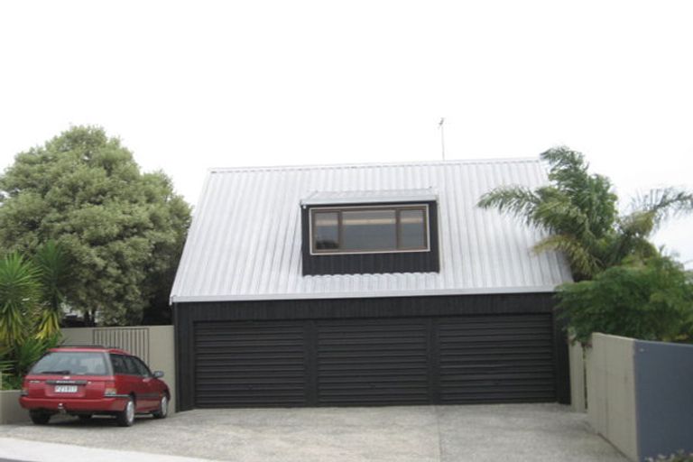 Photo of property in 17 Pigeon Mountain Road, Half Moon Bay, Auckland, 2012