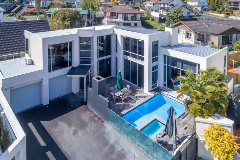 Photo of property in 169a Lake Crescent, Hamilton Lake, Hamilton, 3204