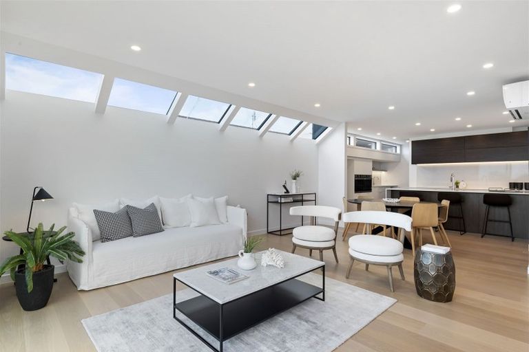 Photo of property in 35a Gulf View Road, Murrays Bay, Auckland, 0630