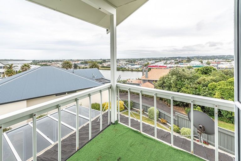Photo of property in 70 Hipango Terrace, Durie Hill, Whanganui, 4500
