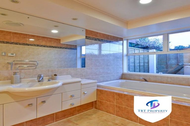 Photo of property in 65 Harry Dreadon Road, Opaheke, Papakura, 2584