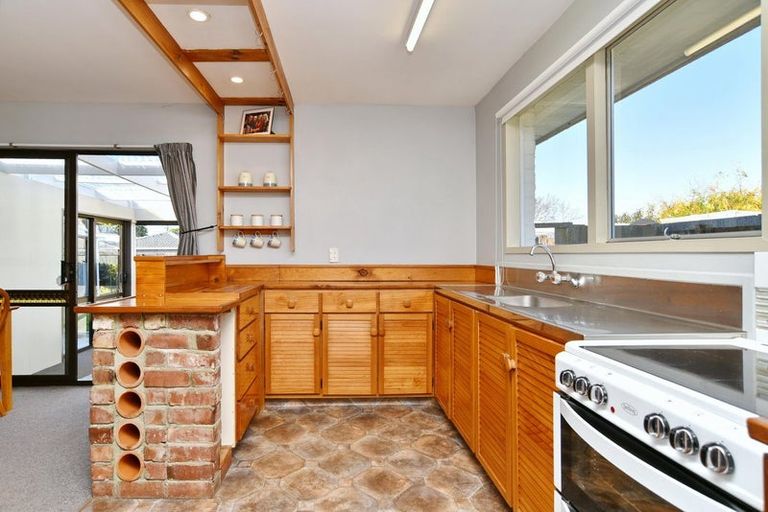 Photo of property in 32 Ashwood Street, Parklands, Christchurch, 8083