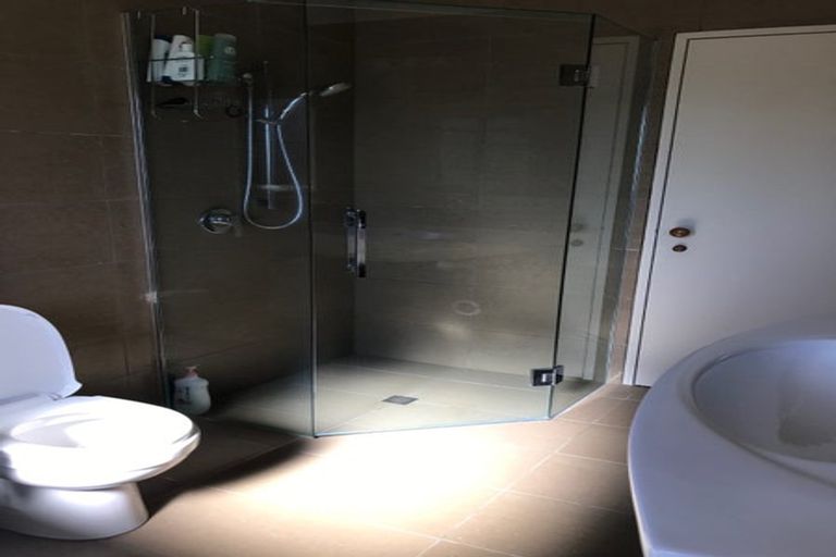 Photo of property in 1 Remus Place, Totara Vale, Auckland, 0629