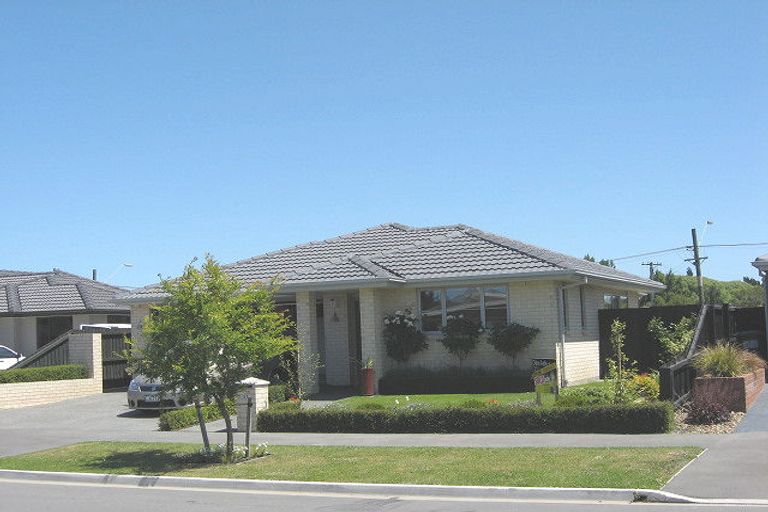Photo of property in 31 Mataroa Place, Parklands, Christchurch, 8083