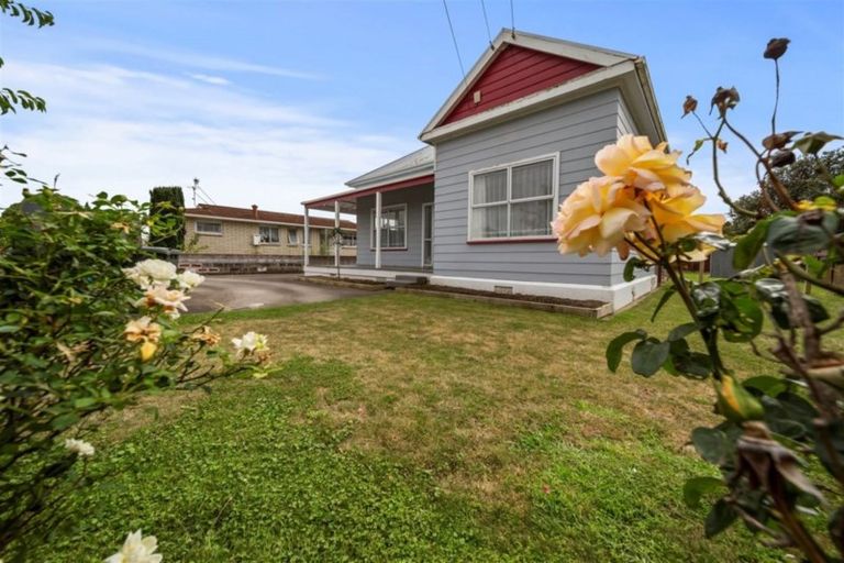 Photo of property in 2 Campbell Street, Hawera, 4610