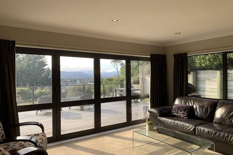 Photo of property in 11 Sylvan Way, Silverstream, Upper Hutt, 5019