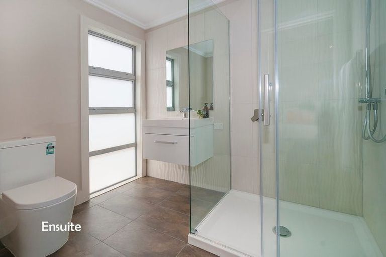 Photo of property in 43 Woodvale Grove, Fairfield, Lower Hutt, 5011