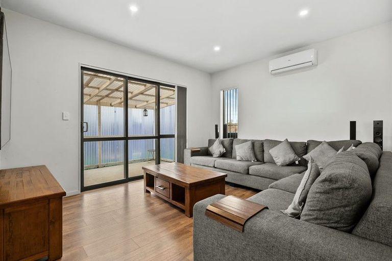 Photo of property in 35 Sapwood Crescent, Takanini, 2110