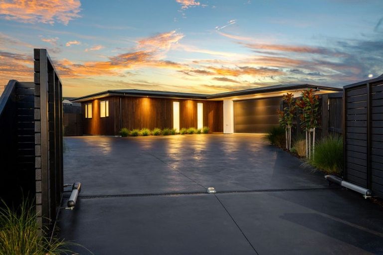 Photo of property in 10 Eaglesfield Close, Westmorland, Christchurch, 8025