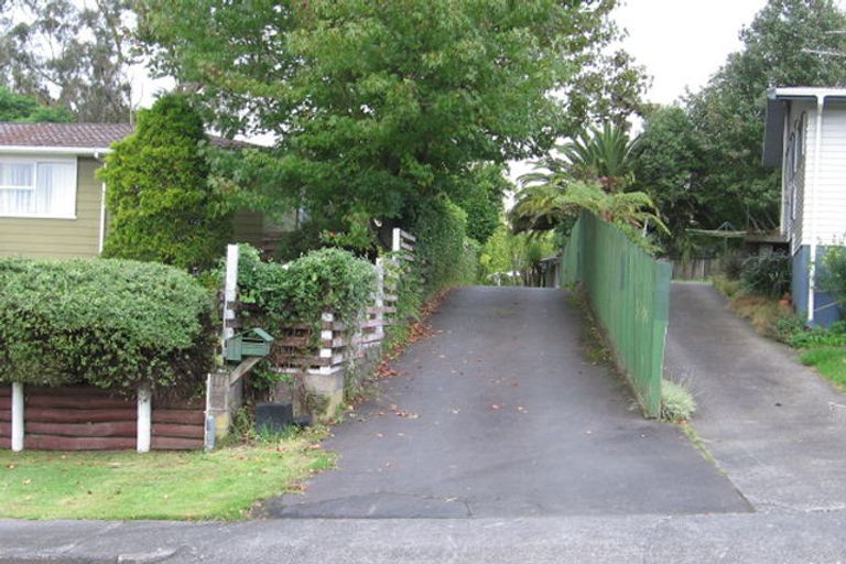 Photo of property in 33 Vina Place, Massey, Auckland, 0614