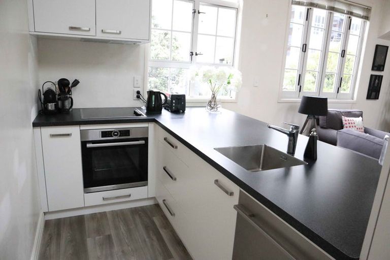 Photo of property in 34 Pipitea Street, Thorndon, Wellington, 6011