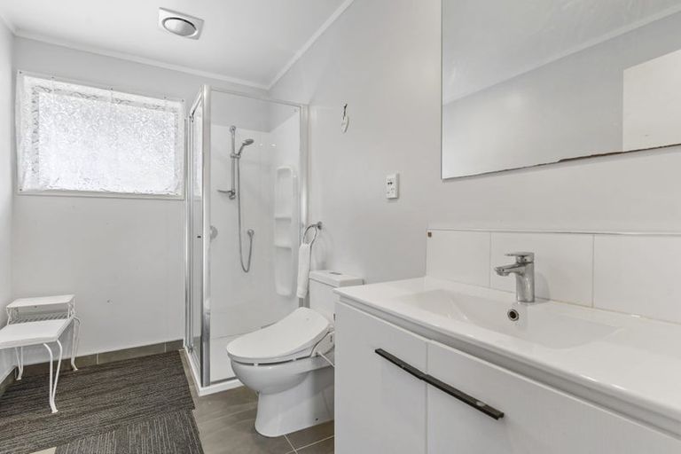 Photo of property in 6 Valdese Rise, Browns Bay, Auckland, 0630