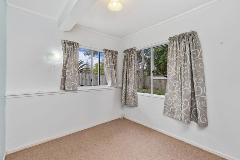Photo of property in 2/12 Scarlock Avenue, Browns Bay, Auckland, 0630