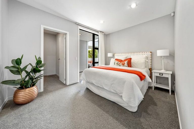 Photo of property in 1/176 Mcleod Road, Te Atatu South, Auckland, 0610