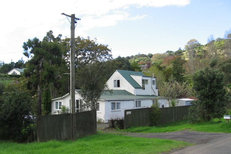 Property details for 20 Landing Road, Titirangi, Auckland, 0604