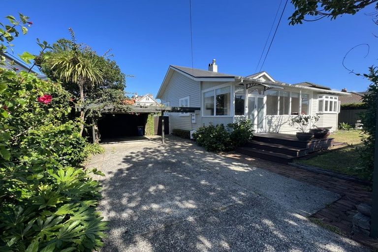 Photo of property in 11 Ocean View Road, Milford, Auckland, 0620