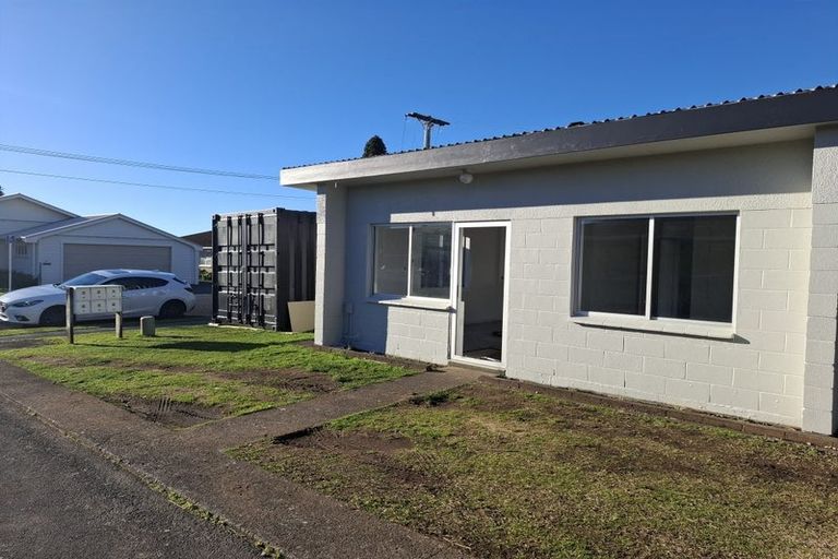 Photo of property in 33 Fulford Street, New Plymouth, 4310