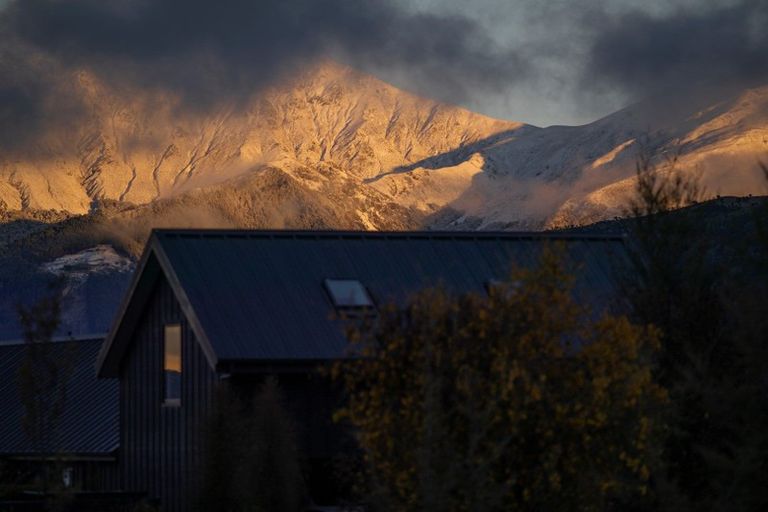 Photo of property in 35 Mckellar Drive, Jacks Point, Queenstown, 9371