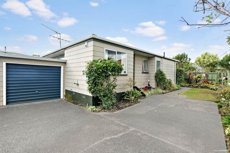 Photo of property in 1/46 Aviemore Drive, Highland Park, Auckland, 2010