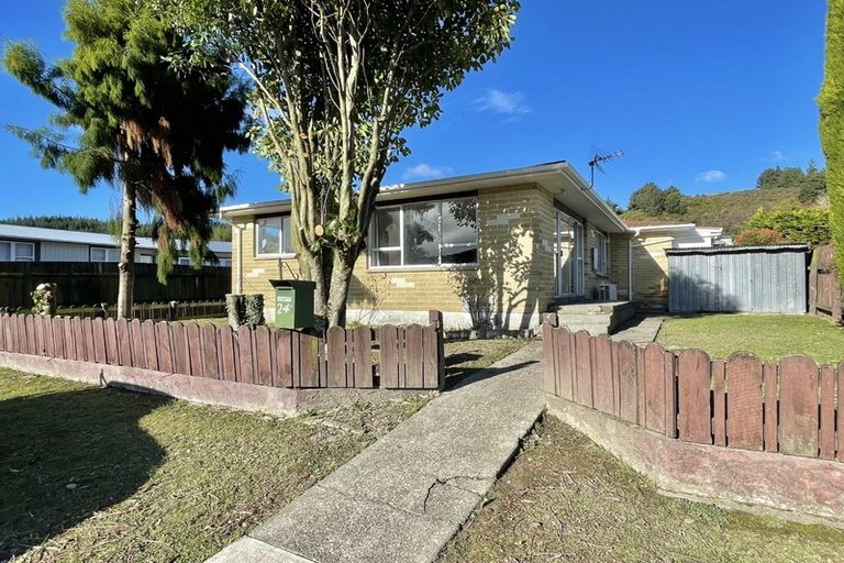 Photo of property in 24a Oregon Drive, Maoribank, Upper Hutt, 5018