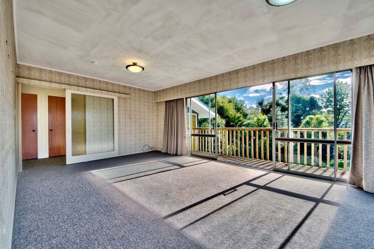 Photo of property in 136 Godley Road, Green Bay, Auckland, 0604