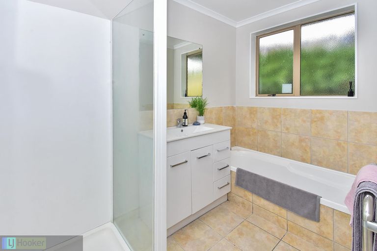 Photo of property in 26 Piriti Place, Weymouth, Auckland, 2103