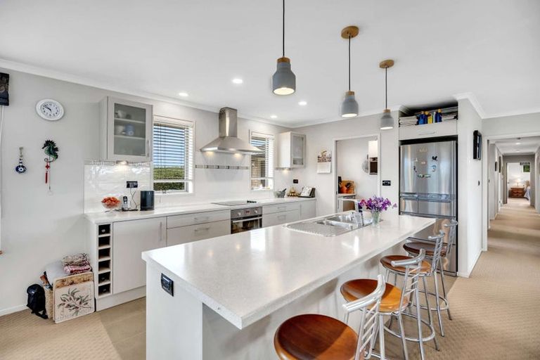 Photo of property in 12 Omana Avenue, Shelly Beach, Helensville, 0874