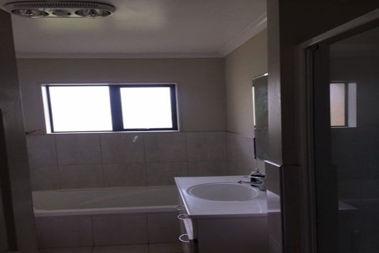 Photo of property in 16 Raphoe Road, Flat Bush, Auckland, 2019