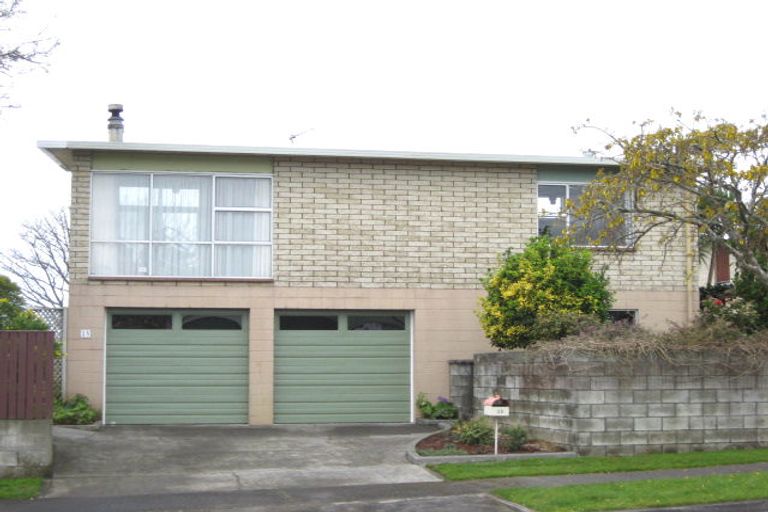 Photo of property in 25 Nevada Drive, Merrilands, New Plymouth, 4312