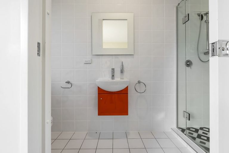 Photo of property in 5 Cameron Drive, Acacia Bay, Taupo, 3385