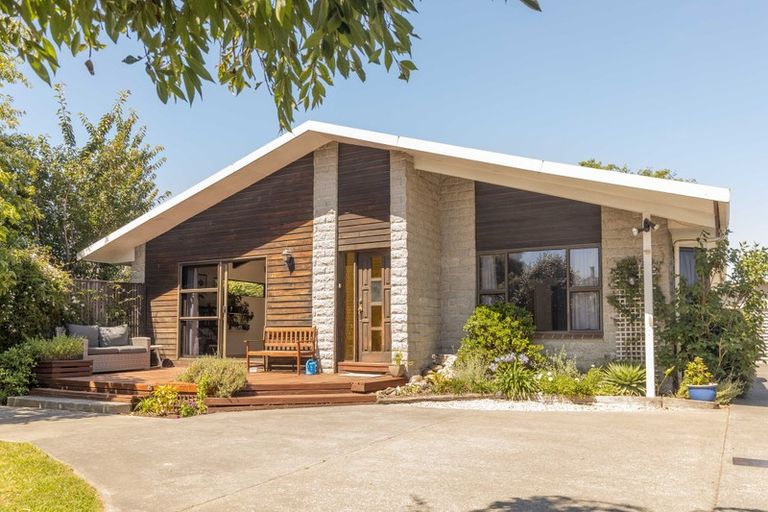 Photo of property in 68a Winters Road, Redwood, Christchurch, 8051