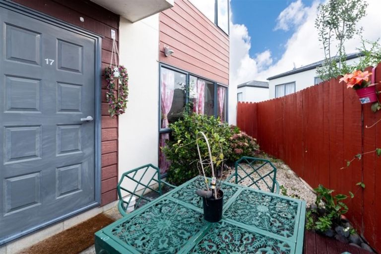 Photo of property in 17 Rakich Place, Henderson, Auckland, 0612