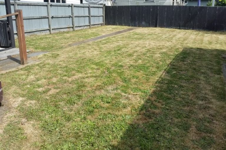 Photo of property in 111 Wainoni Road, Avondale, Christchurch, 8061