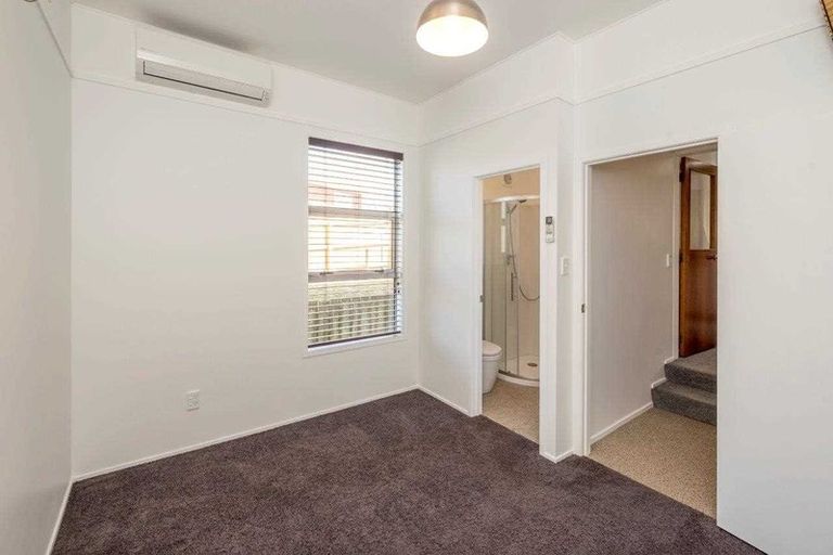 Photo of property in 1 Goldie Place, Waikanae Beach, Waikanae, 5036