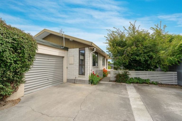 Photo of property in 1/11 Manor Place, Bryndwr, Christchurch, 8053