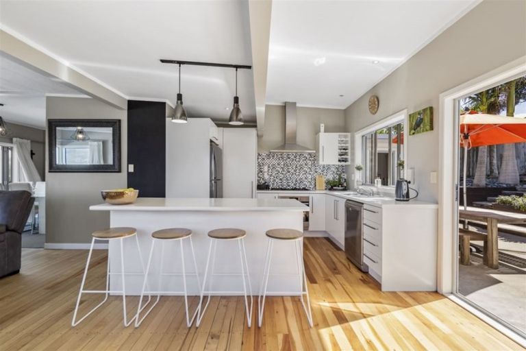 Photo of property in 2/21 Hythe Terrace, Mairangi Bay, Auckland, 0630