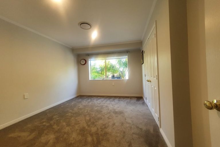 Photo of property in 50 Marina View Drive, West Harbour, Auckland, 0618
