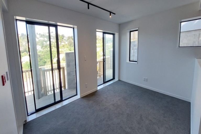 Photo of property in 1/67 Tiketike Way, Brooklyn, Wellington, 6021