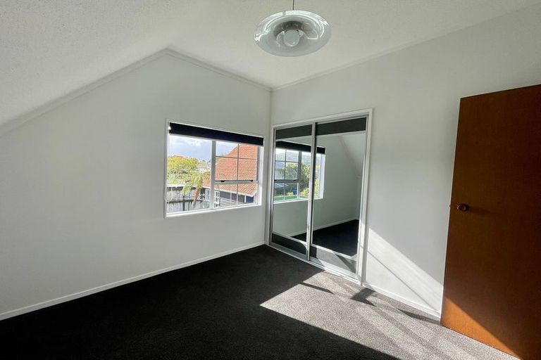 Photo of property in 18a Wai-iti Crescent, Woburn, Lower Hutt, 5010