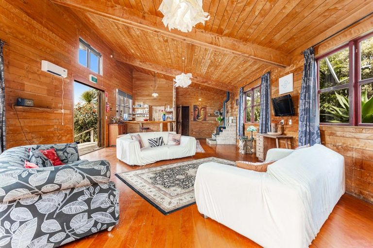 Photo of property in 376 Oaia Road, Muriwai, Waimauku, 0881